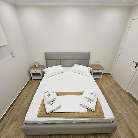 Agora Luxury Villa I Лутраки Екстериор снимка