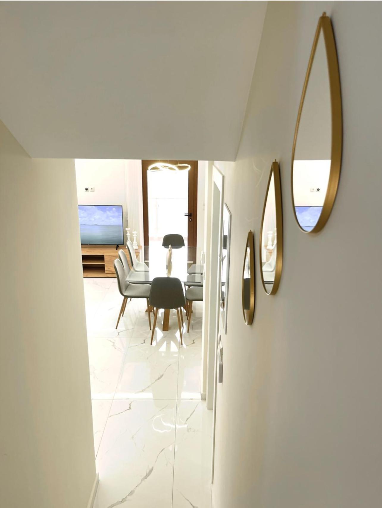 Agora Luxury Villa I Лутраки Екстериор снимка