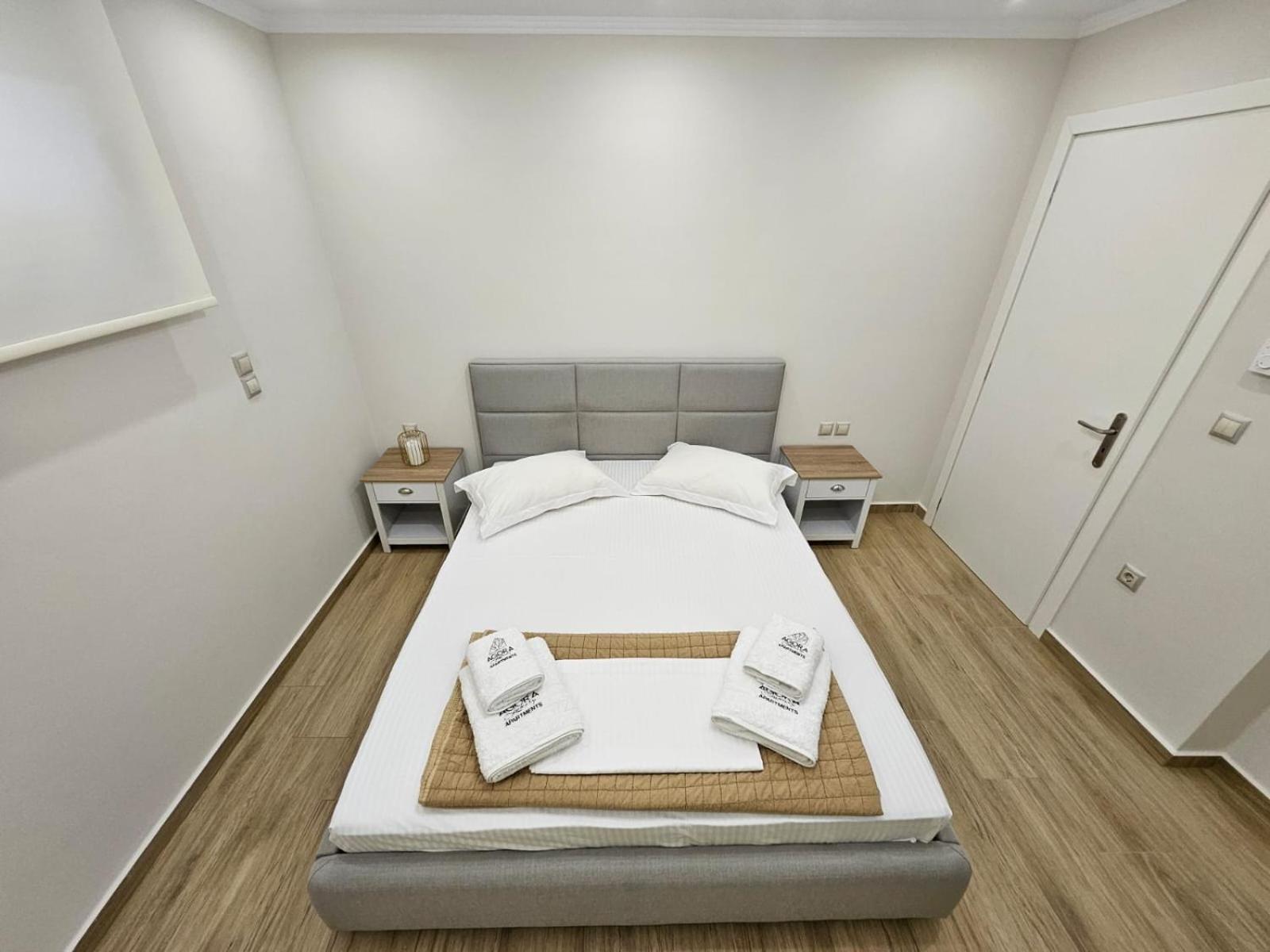 Agora Luxury Villa I Лутраки Екстериор снимка