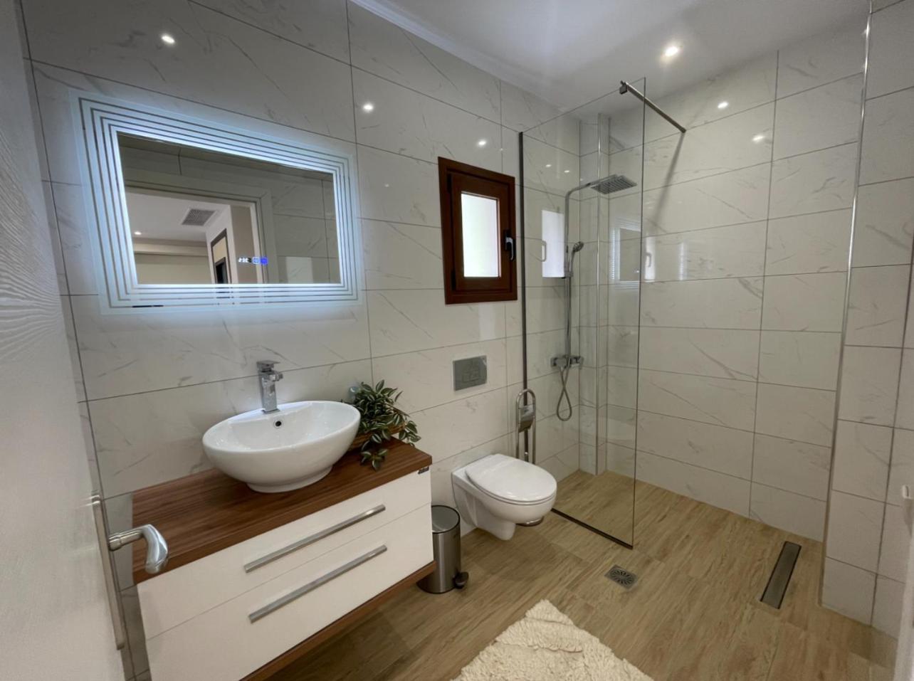 Agora Luxury Villa I Лутраки Екстериор снимка