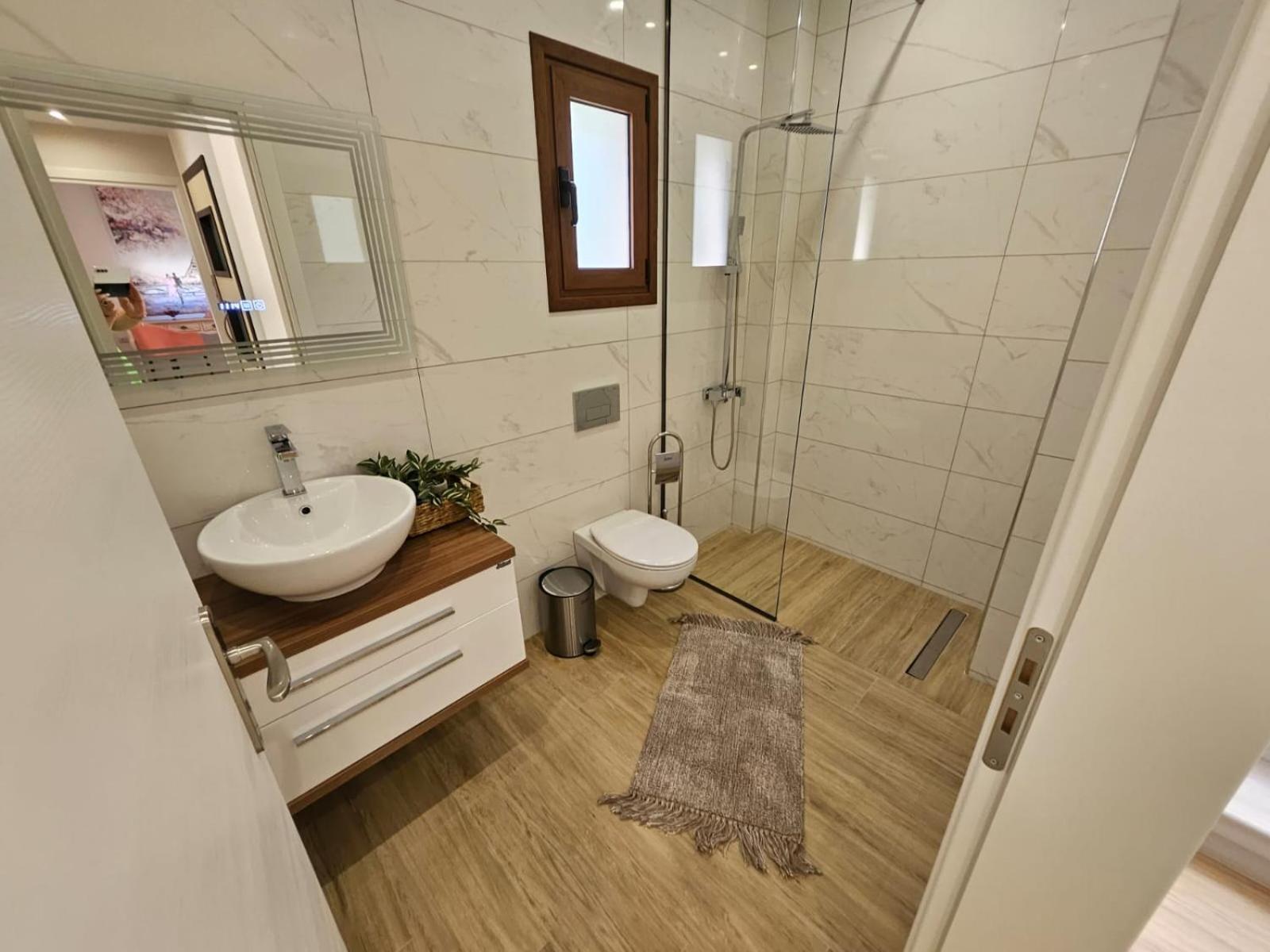 Agora Luxury Villa I Лутраки Екстериор снимка