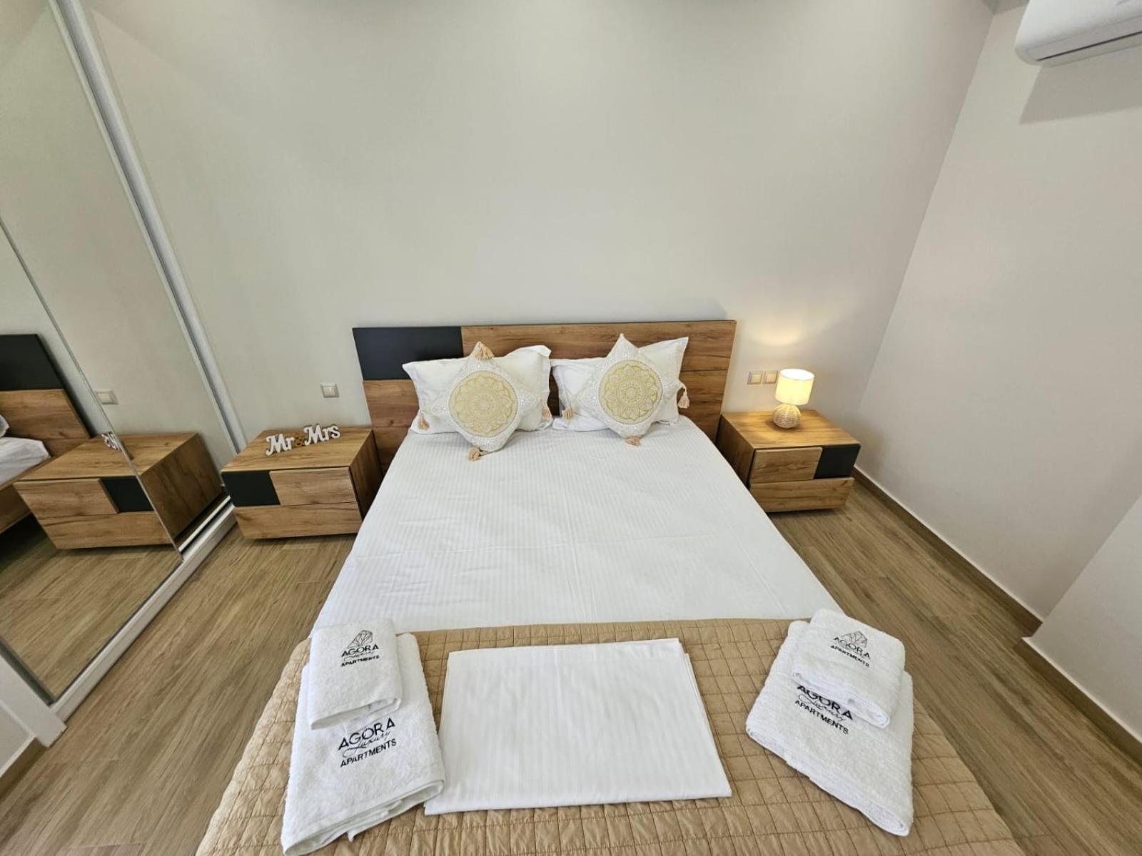 Agora Luxury Villa I Лутраки Екстериор снимка