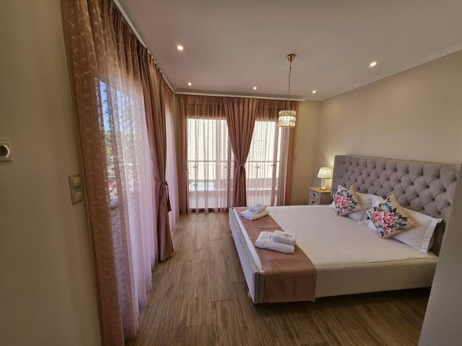 Agora Luxury Villa I Лутраки Екстериор снимка