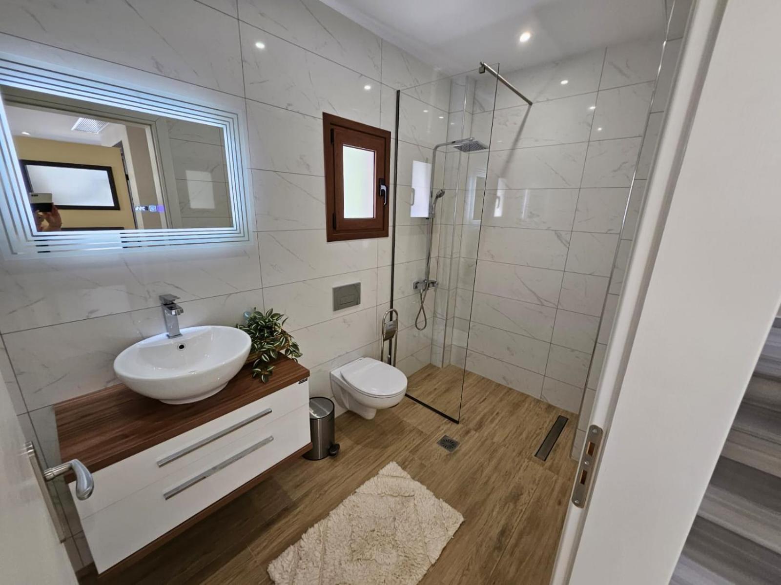 Agora Luxury Villa I Лутраки Екстериор снимка