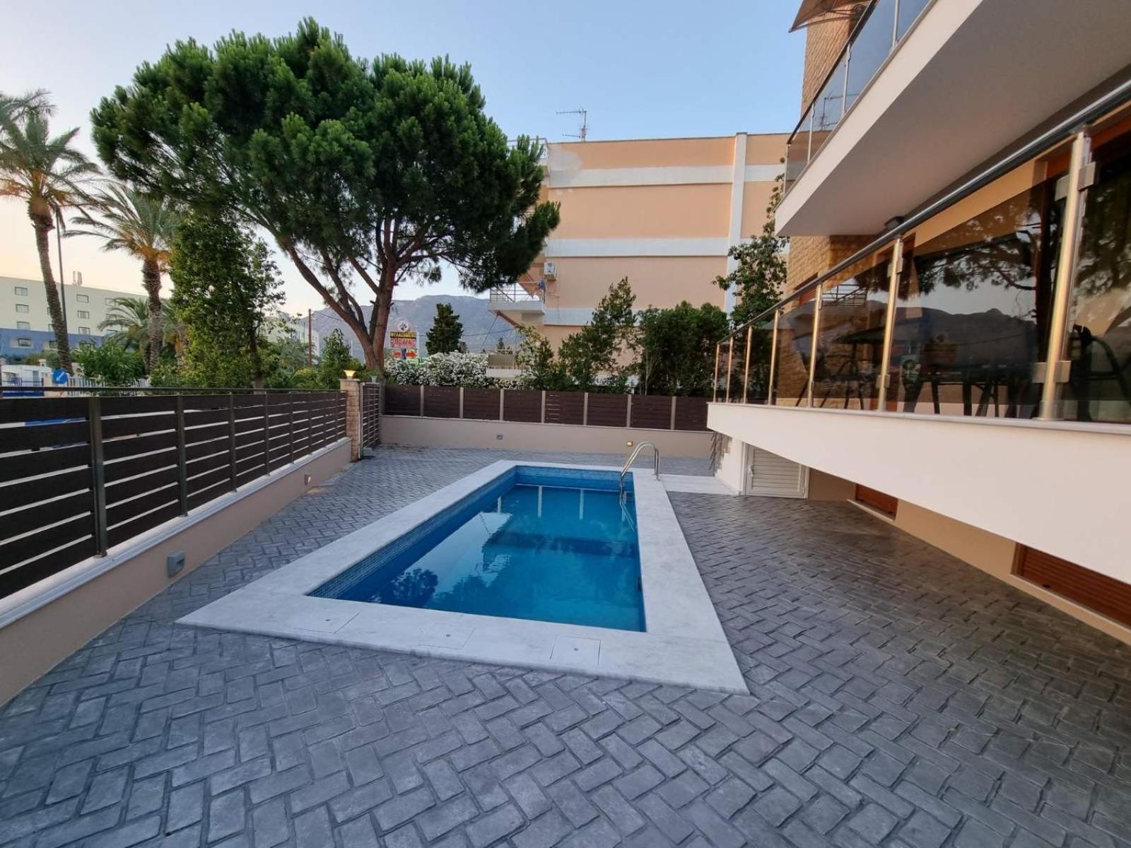 Agora Luxury Villa I Лутраки Екстериор снимка